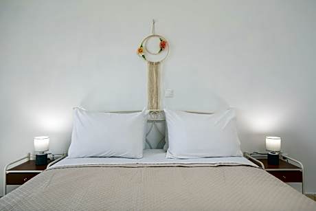 Tumeremos Holiday Apartment for 8 people, private Bbq area.