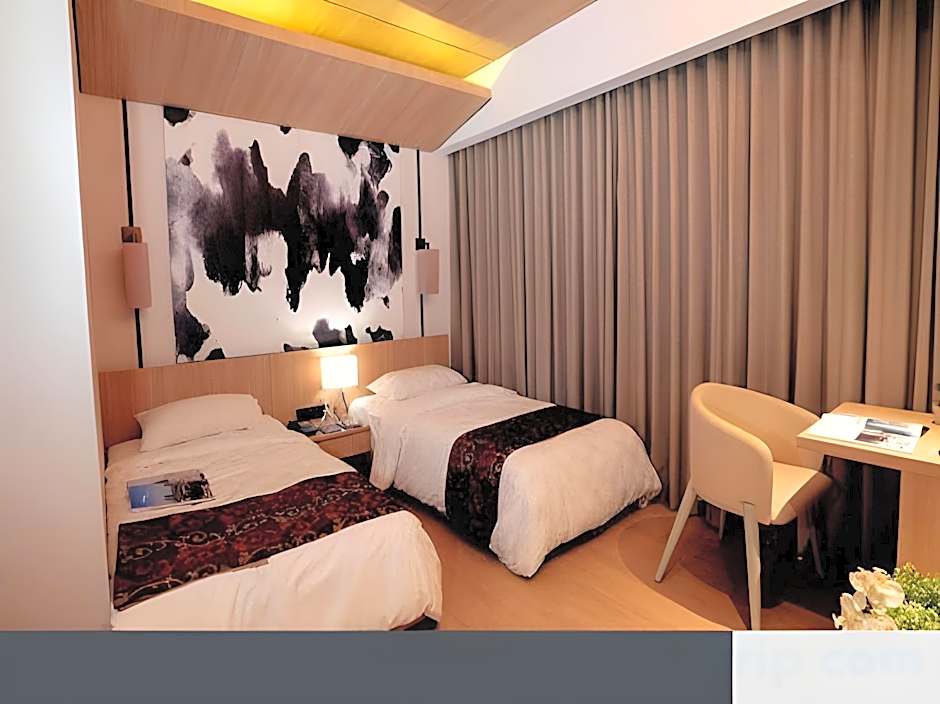 Louis Kienne Cikarang Hotel & Service Apartment 