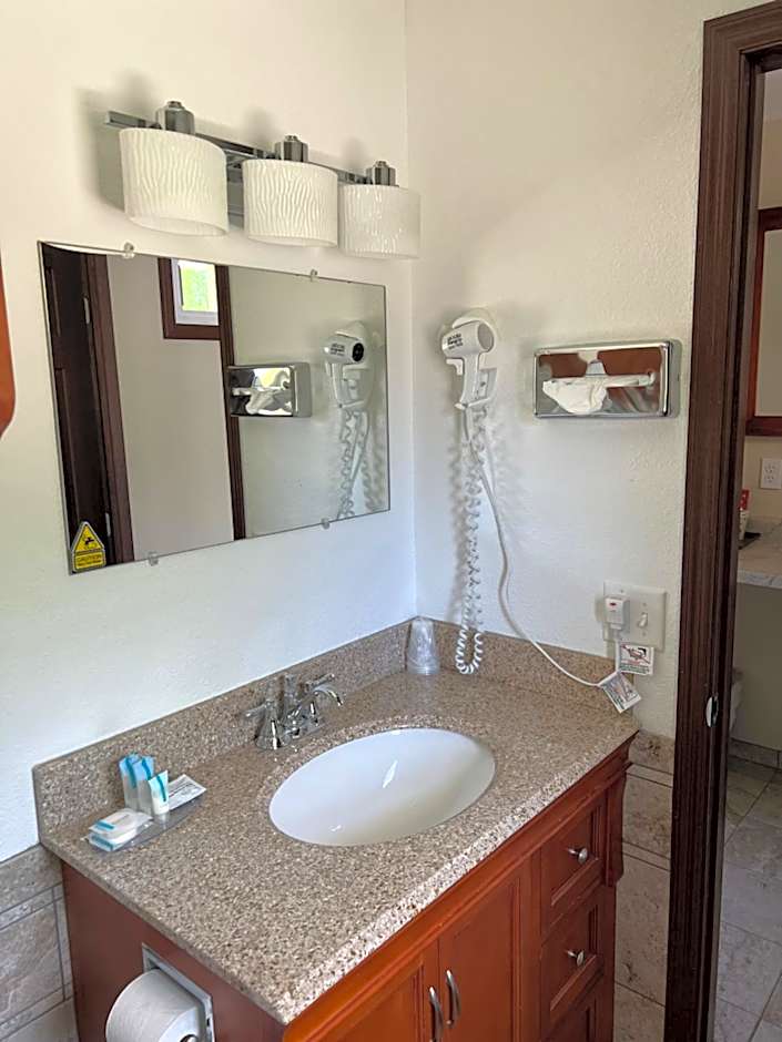 All Star Inn & Suites