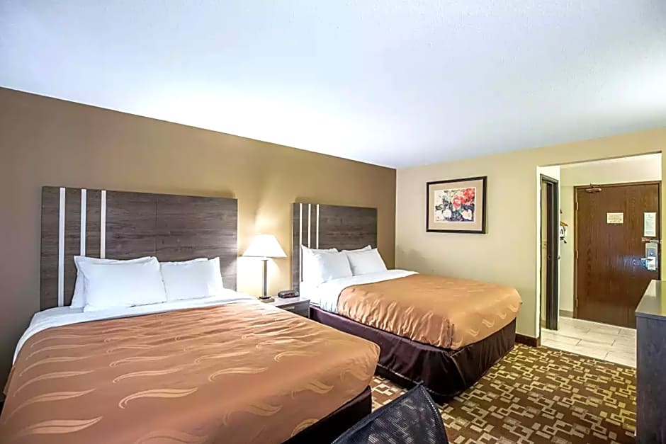 Norwood Inn & Suites Milwaukee