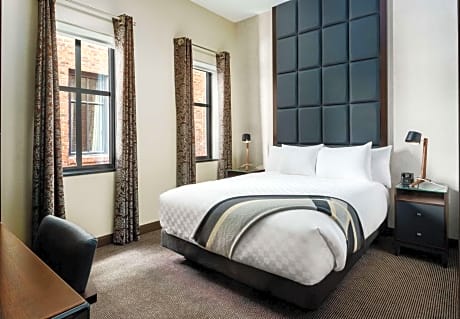 1 COMPACT KING BED Breakfast