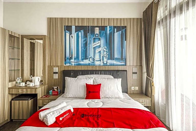 RedDoorz Plus near Gembira Loka Zoo 2
