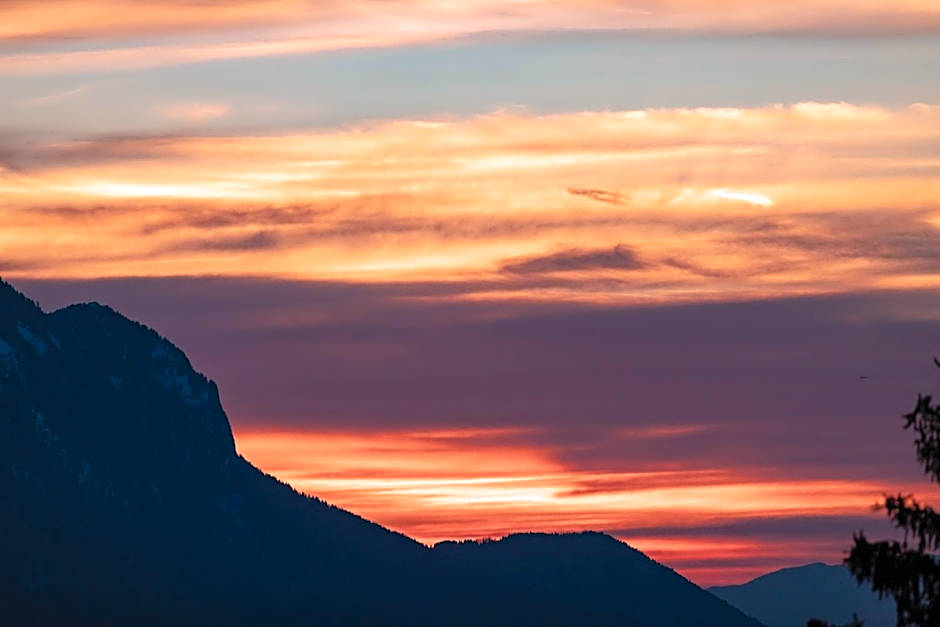 Le Coucou Hotel Restaurant & Lounge-Bar