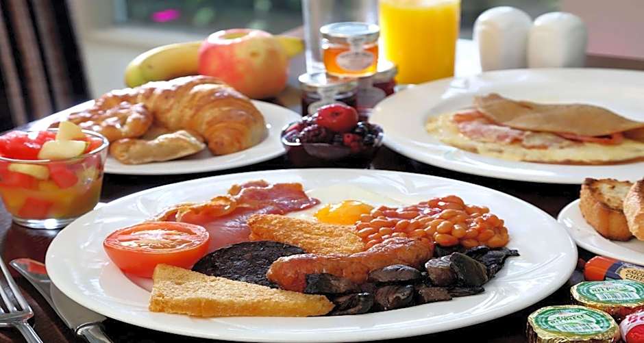 B/W Plus Buxton Lee Wood Hotel