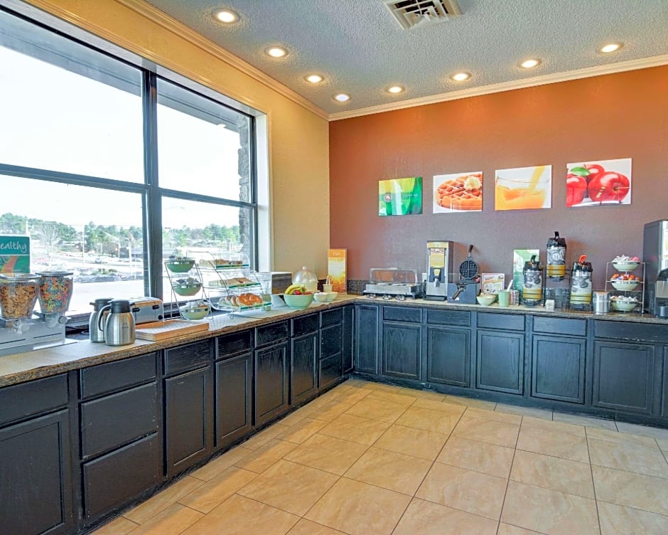 Quality Inn & Suites Hot Springs-Lake Hamilton