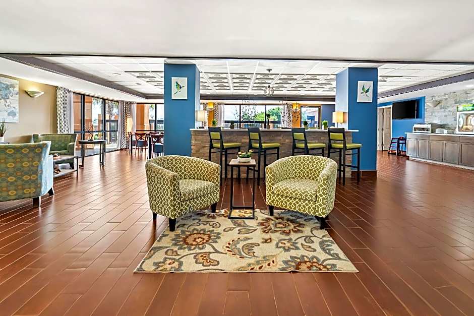 Quality Inn & Suites near Robins Air Force Base