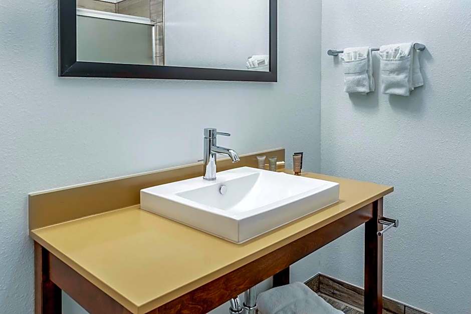 Riverview Inn & Suites, an Ascend Collection Hotel