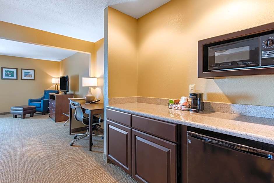 Comfort Inn & Suites Bryant - Benton