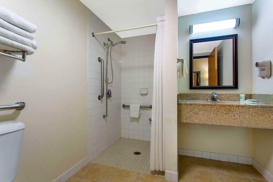 AmericInn by Wyndham West Bend