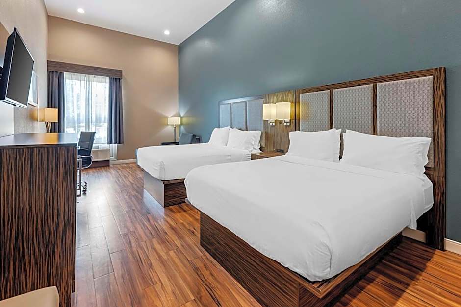 Photo 1 of 4 of 2 Queen Beds, Pet-Friendly
