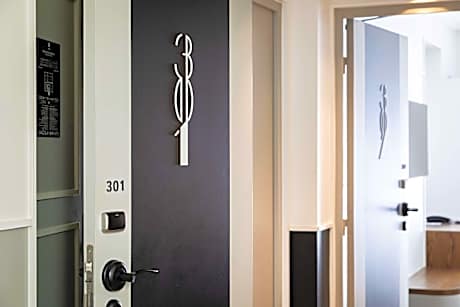 Family Room with Connection Rooms - Non-Smoking