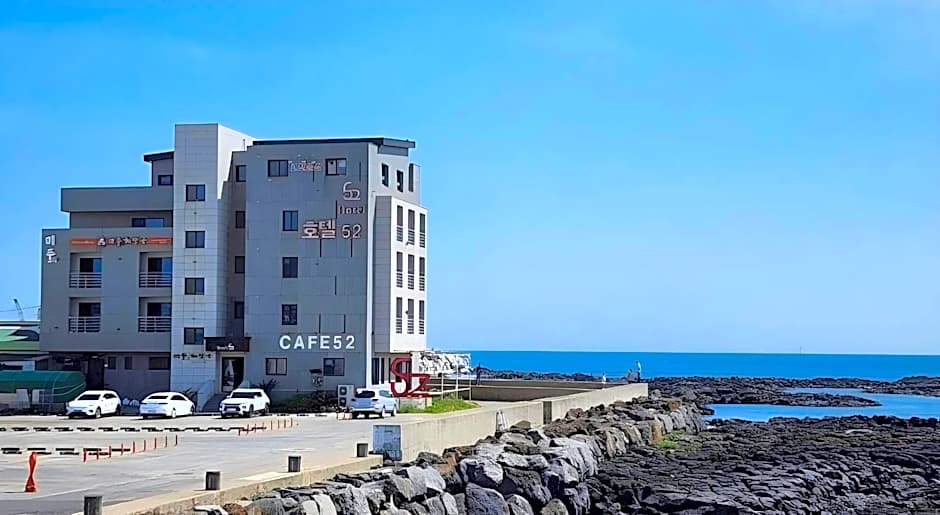 HOTEL52