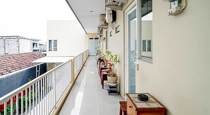 RedDoorz Syariah near Suncity Mall Sidoarjo