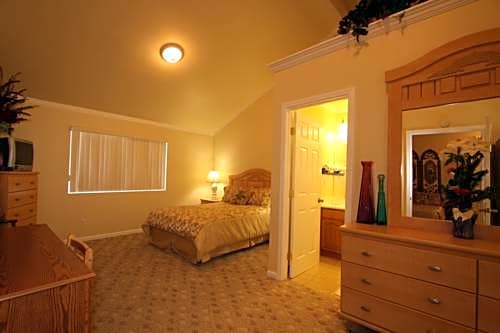 Monterey Fireside Lodge
