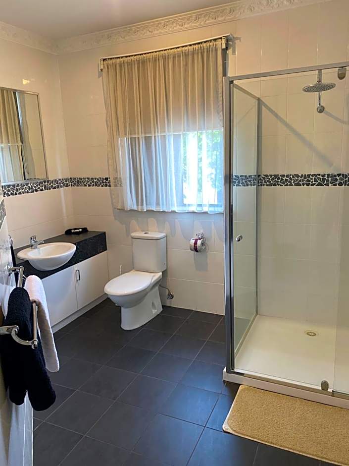 503 On Princes Drive Motel