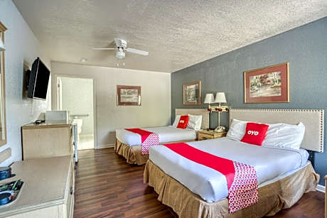 Premium 2 Queen Bed with Kitchenette