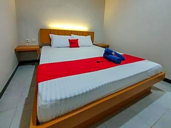 RedDoorz Syariah near Solo Paragon Mall 2