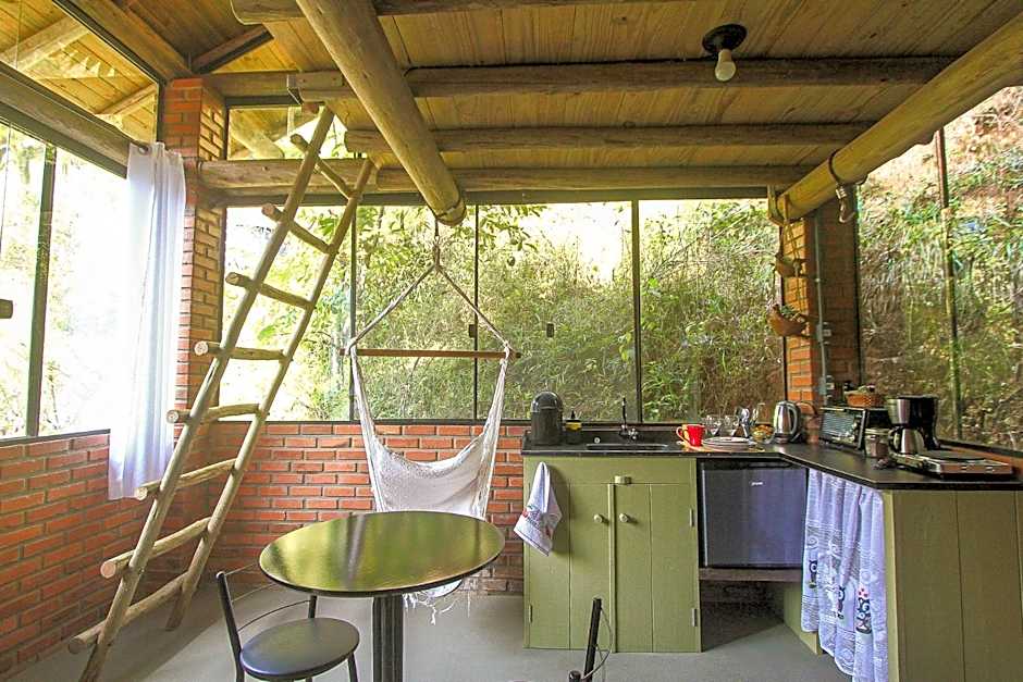 Suíte com Mezanino e Cachoeira no Quintal