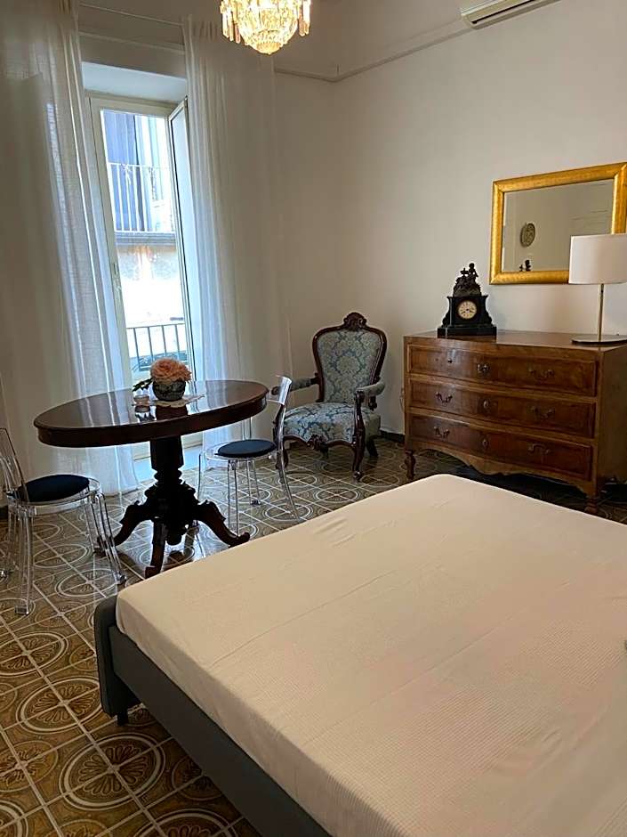 Rooms in San Domenico Maggiore 3