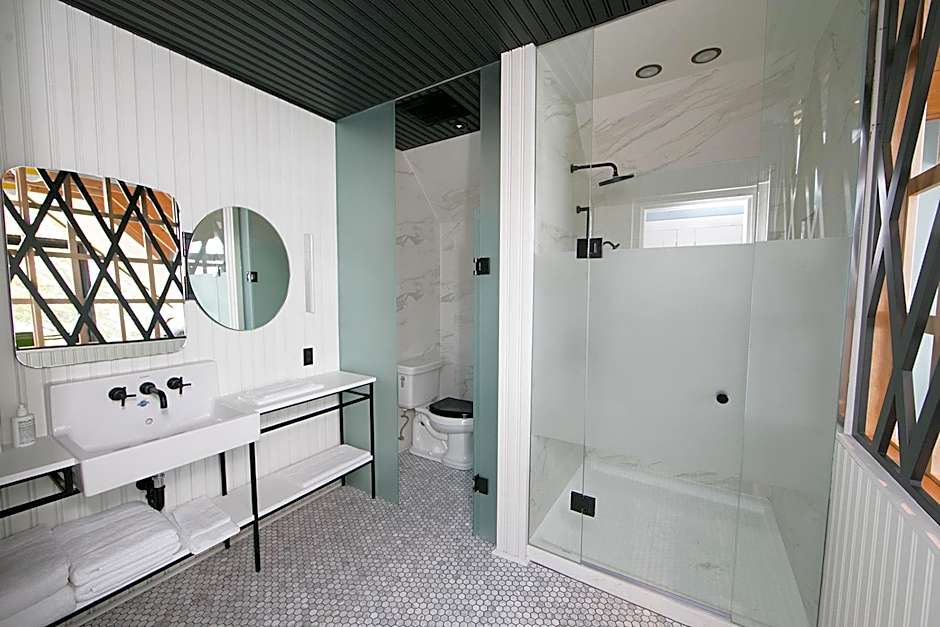 Drake Devonshire and Motor Inn