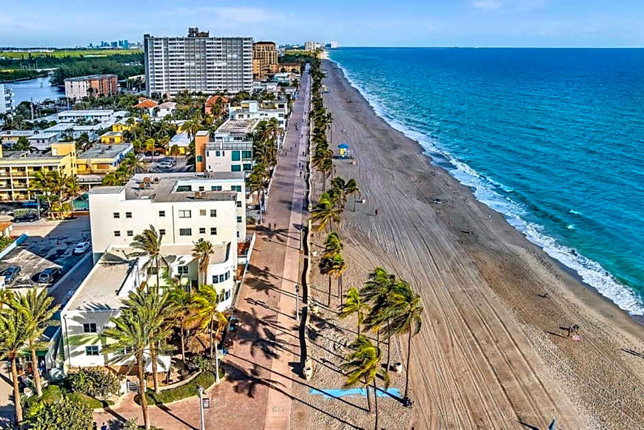 Panoramic beachfront Suite