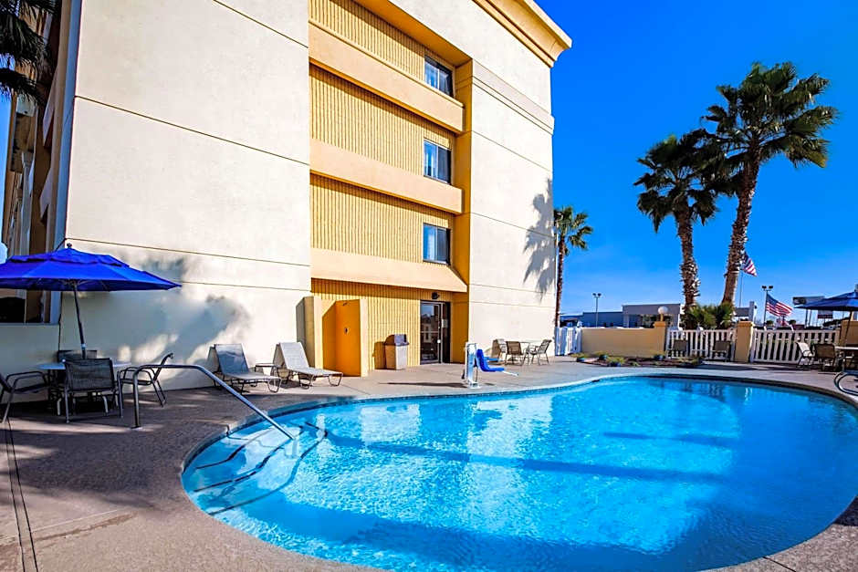 La Quinta Inn & Suites by Wyndham Houston Baytown East