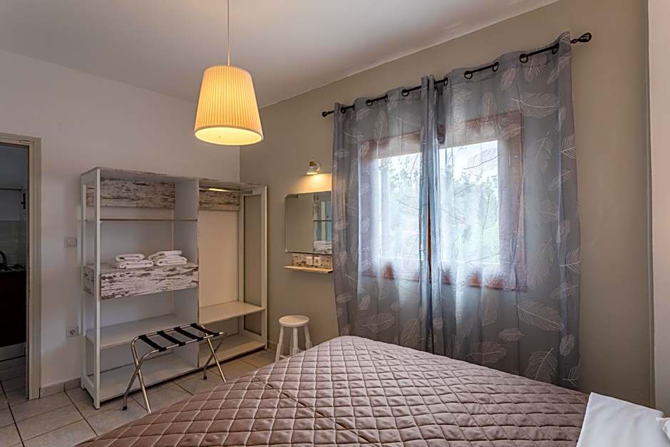 Lefkis apartments & studios