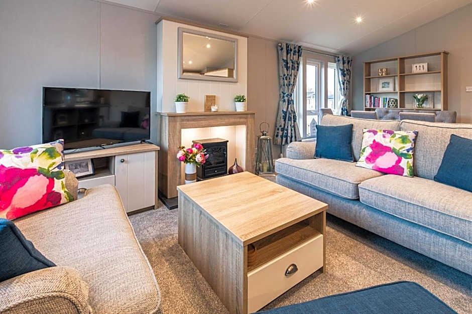 The Haven Lodge with Hot Tub