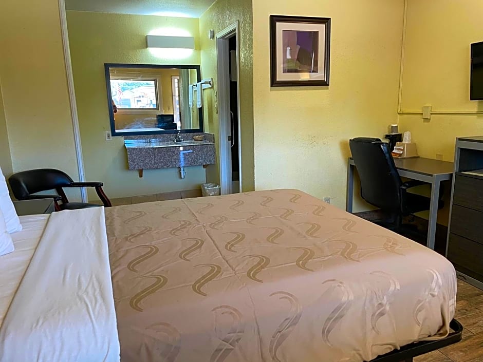 Evergreen Inn and R.V.