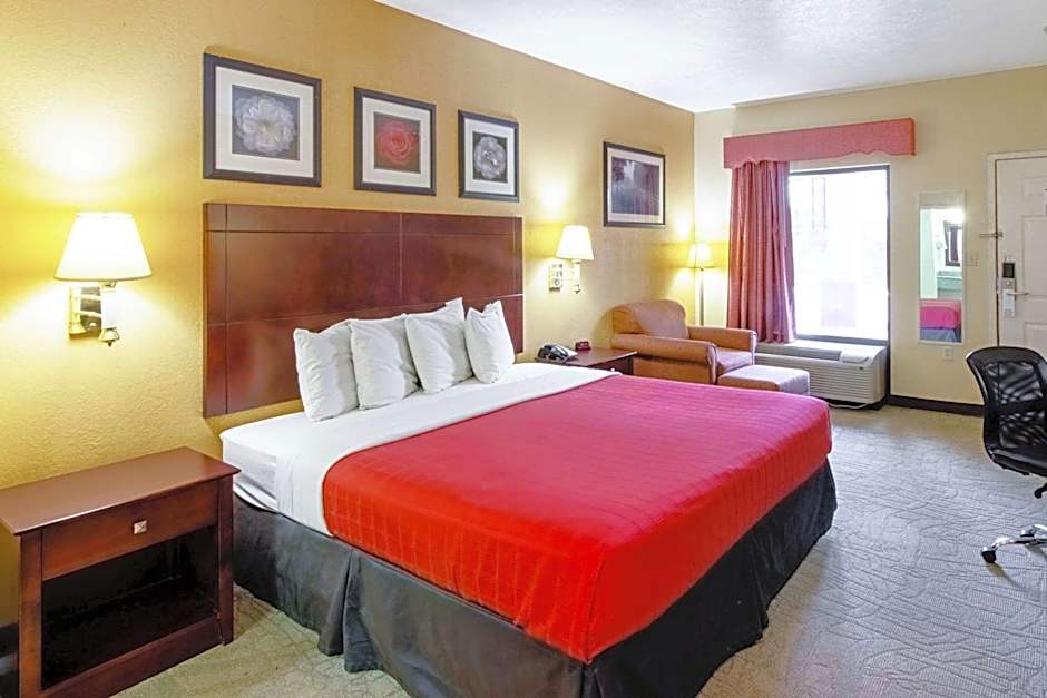 Quality Inn & Suites Dickson