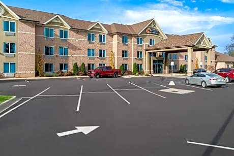 Comfort Inn & Suites Taylor - Detroit