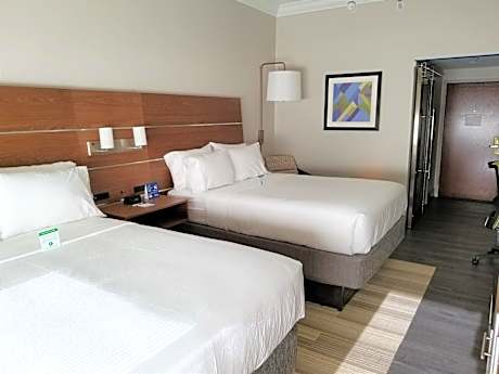 Queen Room with Two Queen Beds - Hearing Accessible
