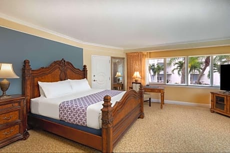 Superior King Room with Bay View - Non-Smoking