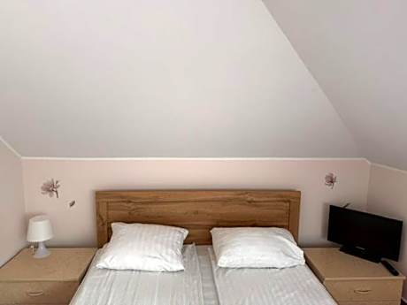 Studio (4 Adults)