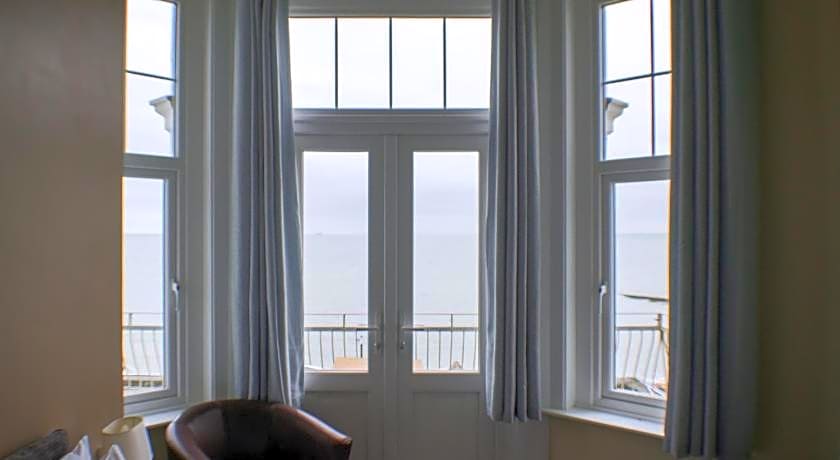 OYO Shanklin Beach Hotel