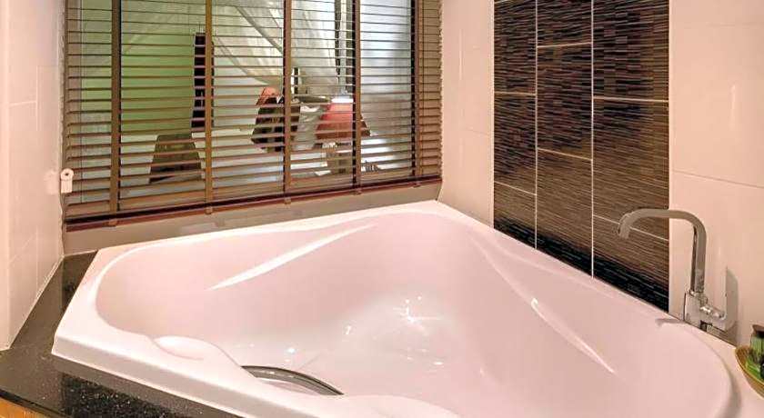 Tanawan Phuket Hotel