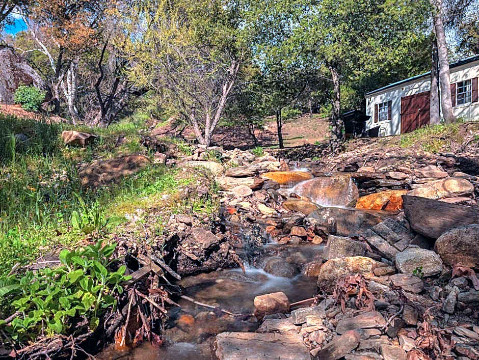 Genas's Sierra Inn & Restaurant