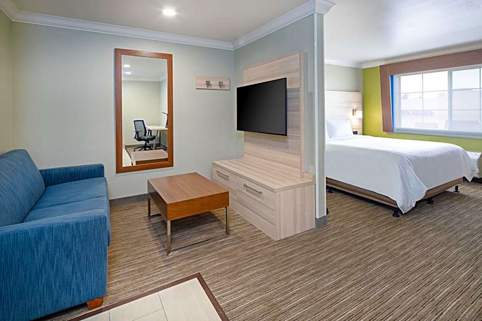 Holiday Inn Express & Suites Watsonville By IHG
