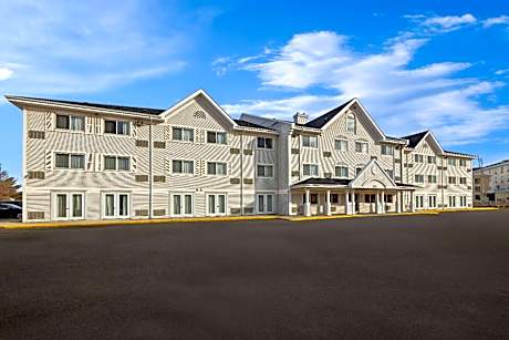Travelodge Suites by Wyndham Regina - Eastgate Bay