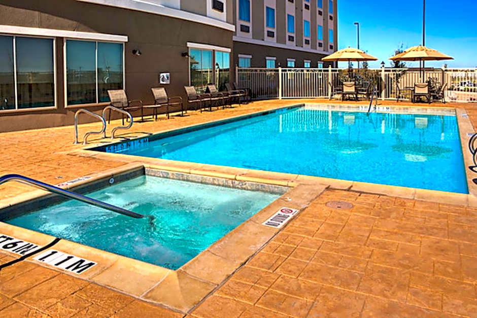 Holiday Inn Express & Suites Cotulla By IHG