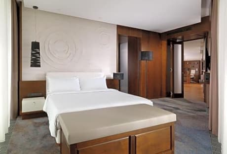 Luxury Suite, Executive Lounge Access, 1 King, River View