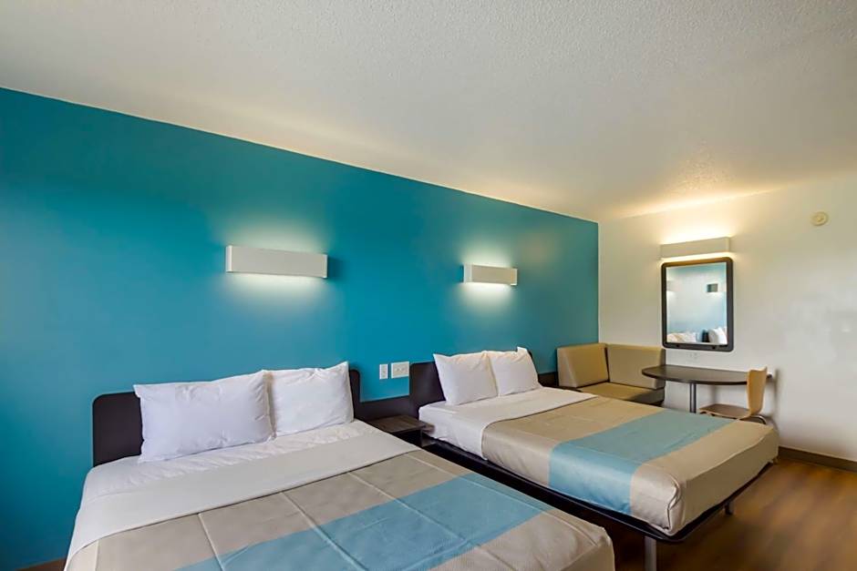 Motel 6-Rothschild, WI