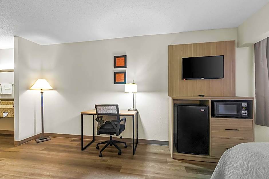 Quality Inn East Liverpool - Calcutta