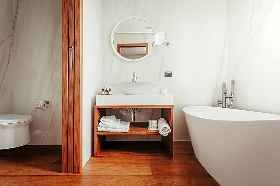 Bacã Suites, Restaurant & Bar