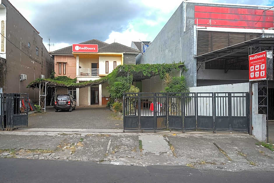 RedDoorz Syariah near Pakuwon Mall Jogja