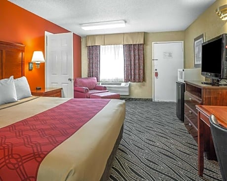 King Room with One King Bed - Non-Smoking