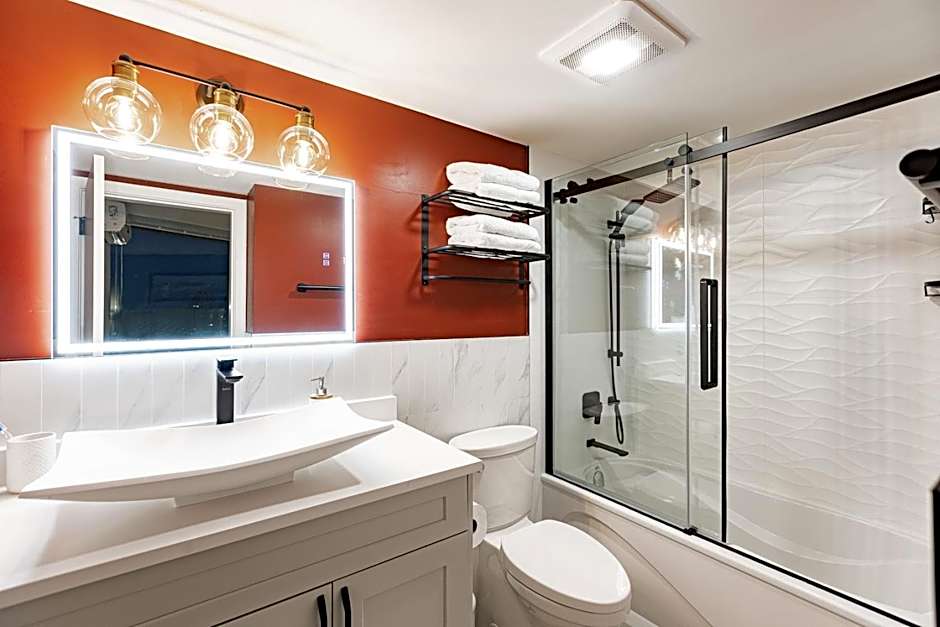 Condo in Downtown Vancouver - Near Rogers Arena