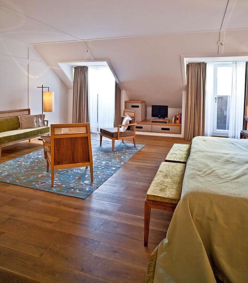 Louis Hotel