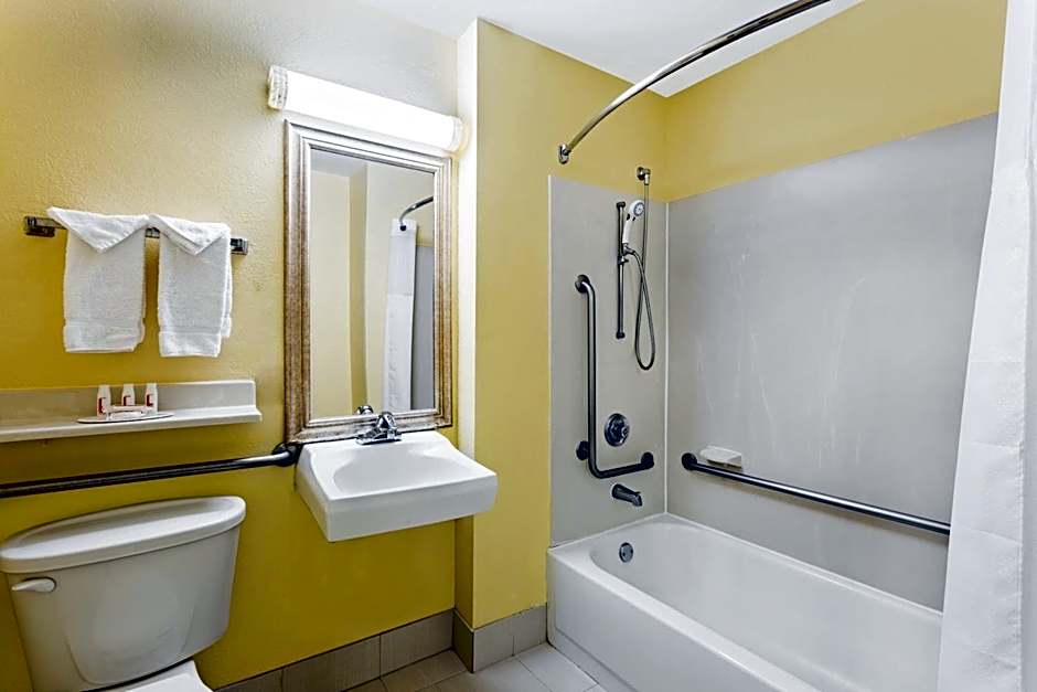 Baymont by Wyndham Savannah Midtown