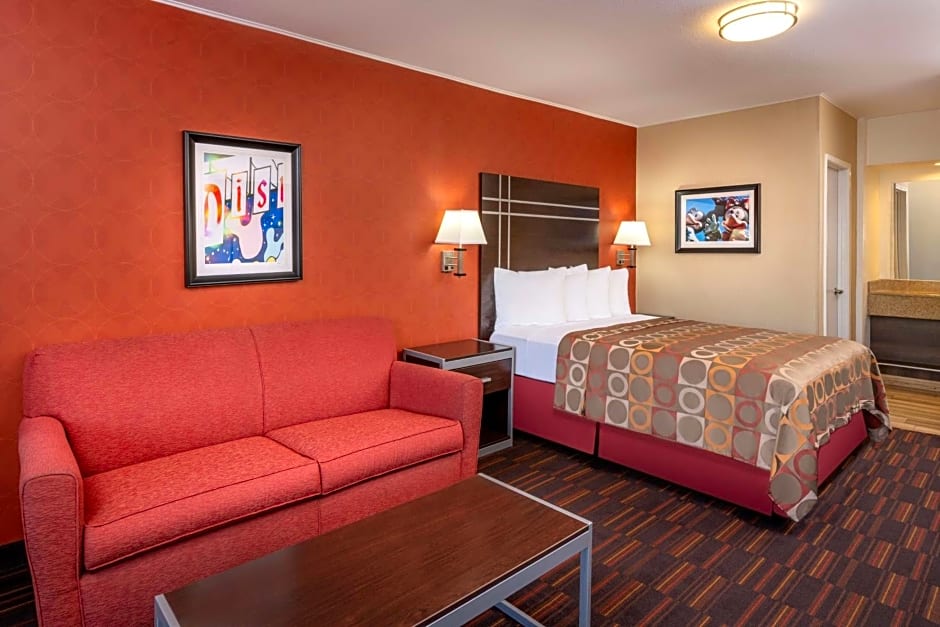 Best Western Plus Raffles Inn & Suites